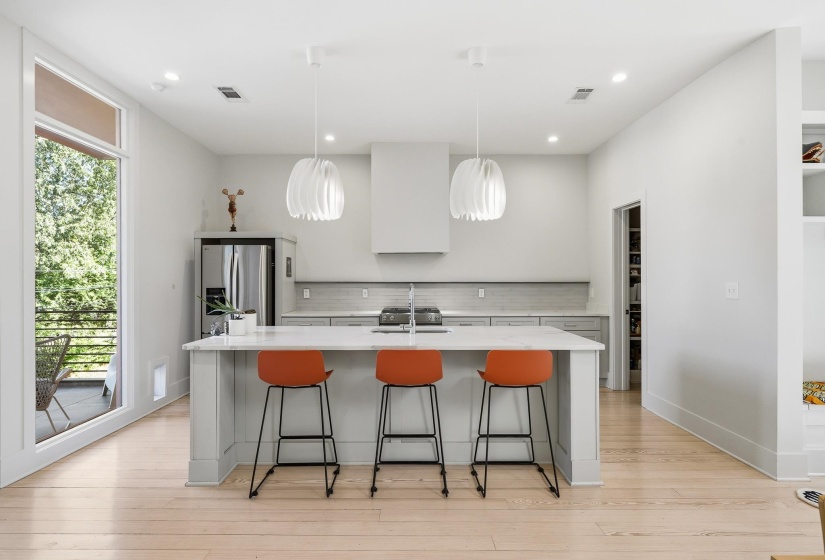 2124 JEFFERSON AVE, Memphis, Tennessee 38104, 2 Bedrooms Bedrooms, 6 Rooms Rooms,2.1 BathroomsBathrooms,Residential,For Sale,JEFFERSON,10219911