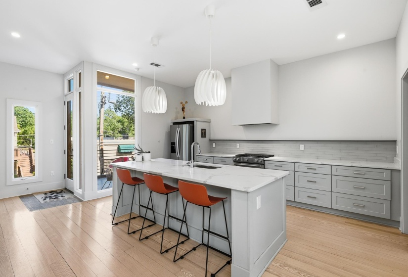 2124 JEFFERSON AVE, Memphis, Tennessee 38104, 2 Bedrooms Bedrooms, 6 Rooms Rooms,2.1 BathroomsBathrooms,Residential,For Sale,JEFFERSON,10219911