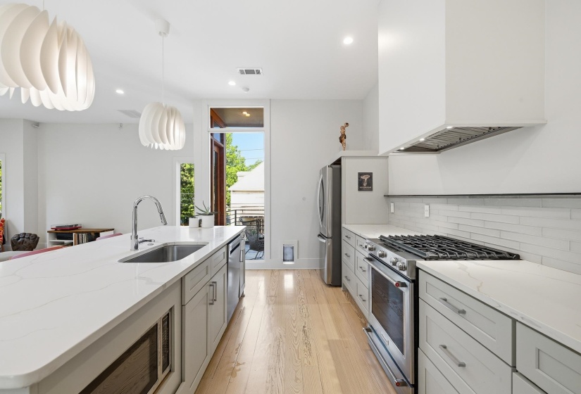 2124 JEFFERSON AVE, Memphis, Tennessee 38104, 2 Bedrooms Bedrooms, 6 Rooms Rooms,2.1 BathroomsBathrooms,Residential,For Sale,JEFFERSON,10219911