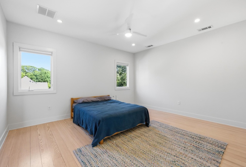 2124 JEFFERSON AVE, Memphis, Tennessee 38104, 2 Bedrooms Bedrooms, 6 Rooms Rooms,2.1 BathroomsBathrooms,Residential,For Sale,JEFFERSON,10219911