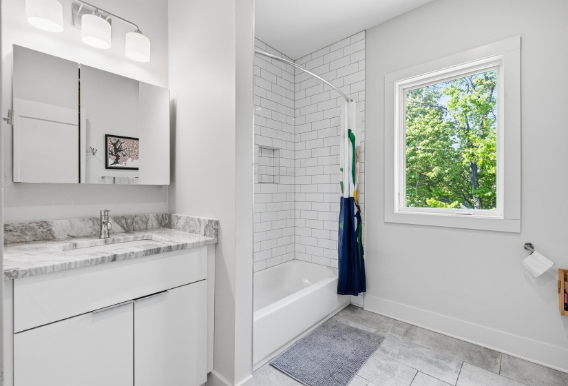 2124 JEFFERSON AVE, Memphis, Tennessee 38104, 2 Bedrooms Bedrooms, 6 Rooms Rooms,2.1 BathroomsBathrooms,Residential,For Sale,JEFFERSON,10219911