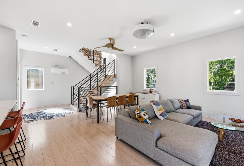 2124 JEFFERSON AVE, Memphis, Tennessee 38104, 2 Bedrooms Bedrooms, 6 Rooms Rooms,2.1 BathroomsBathrooms,Residential,For Sale,JEFFERSON,10219911