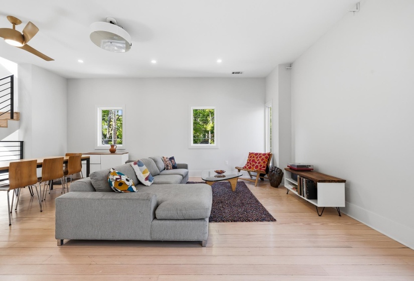 2124 JEFFERSON AVE, Memphis, Tennessee 38104, 2 Bedrooms Bedrooms, 6 Rooms Rooms,2.1 BathroomsBathrooms,Residential,For Sale,JEFFERSON,10219911