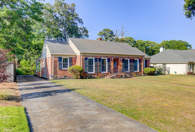 5676 BARFIELD RD, Memphis, Tennessee 38120, 3 Bedrooms Bedrooms, 8 Rooms Rooms,2 BathroomsBathrooms,Residential,For Sale,BARFIELD,10219929