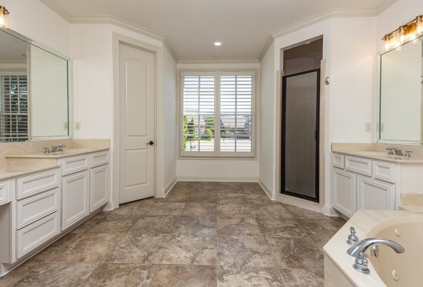 3077 POPLAR GROVE LN, Germantown, Tennessee 38139, 4 Bedrooms Bedrooms, 9 Rooms Rooms,2.1 BathroomsBathrooms,Residential,For Sale,POPLAR GROVE,10219936