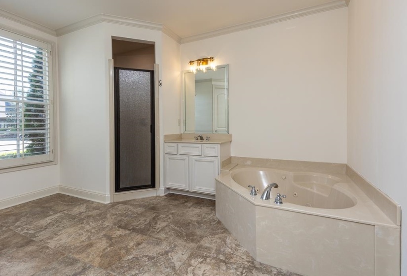 3077 POPLAR GROVE LN, Germantown, Tennessee 38139, 4 Bedrooms Bedrooms, 9 Rooms Rooms,2.1 BathroomsBathrooms,Residential,For Sale,POPLAR GROVE,10219936