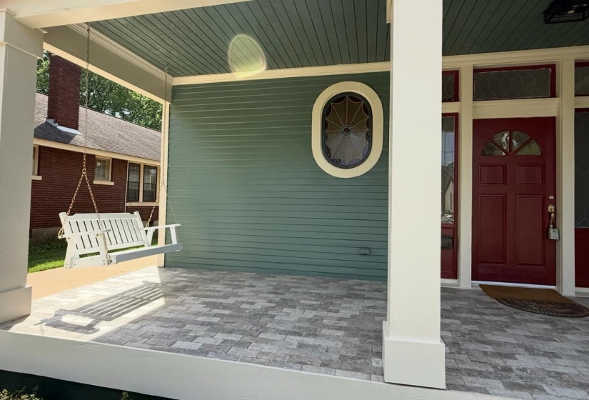 Doorway to property with a porch