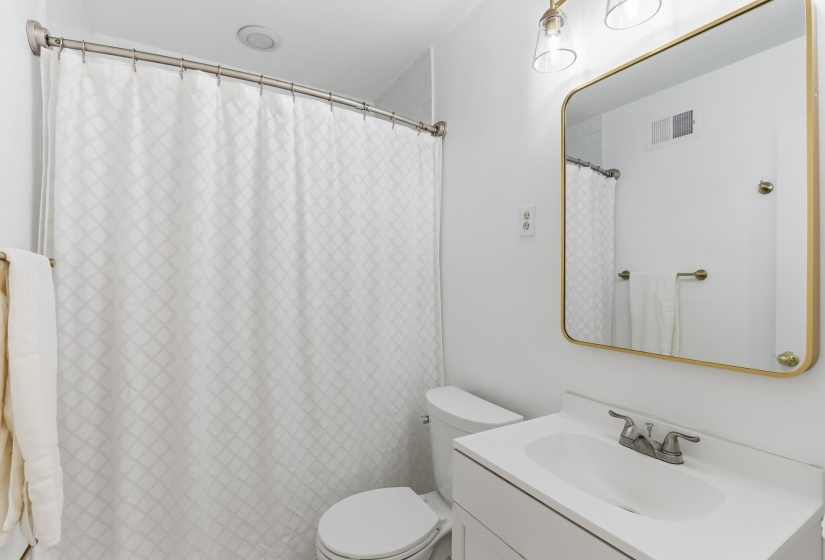 5068 SEA ISLE DR, Memphis, Tennessee 38117, 3 Bedrooms Bedrooms, 5 Rooms Rooms,1 BathroomBathrooms,Residential,For Sale,SEA ISLE,10219945