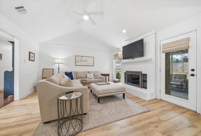 1070 GREENVIEW ROAD RD, Collierville, Tennessee 38017, 3 Bedrooms Bedrooms, 5 Rooms Rooms,2 BathroomsBathrooms,Residential,For Sale,GREENVIEW ROAD,10219948