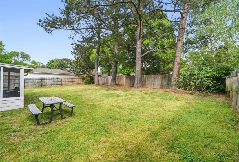 1070 GREENVIEW ROAD RD, Collierville, Tennessee 38017, 3 Bedrooms Bedrooms, 5 Rooms Rooms,2 BathroomsBathrooms,Residential,For Sale,GREENVIEW ROAD,10219948