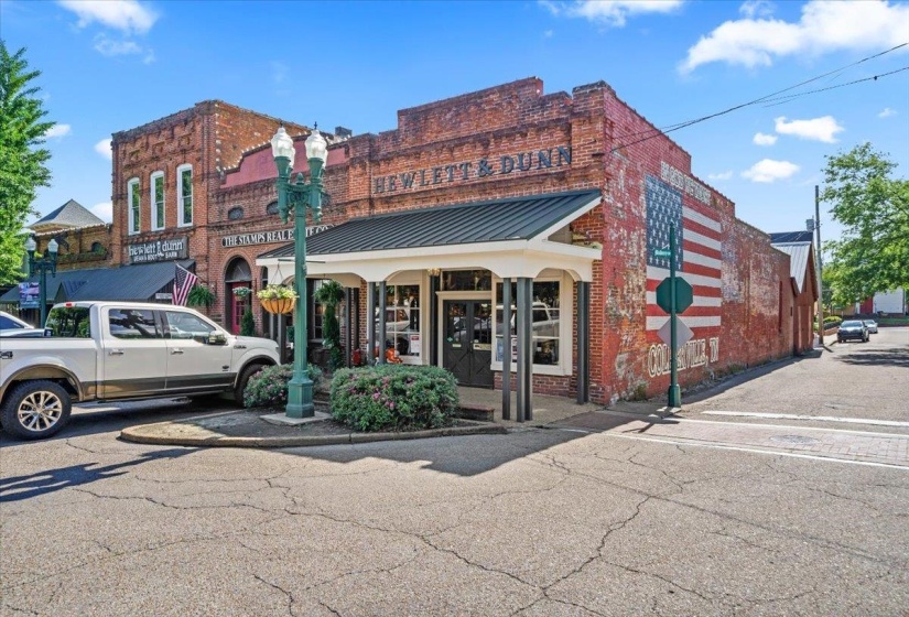 1070 GREENVIEW ROAD RD, Collierville, Tennessee 38017, 3 Bedrooms Bedrooms, 5 Rooms Rooms,2 BathroomsBathrooms,Residential,For Sale,GREENVIEW ROAD,10219948