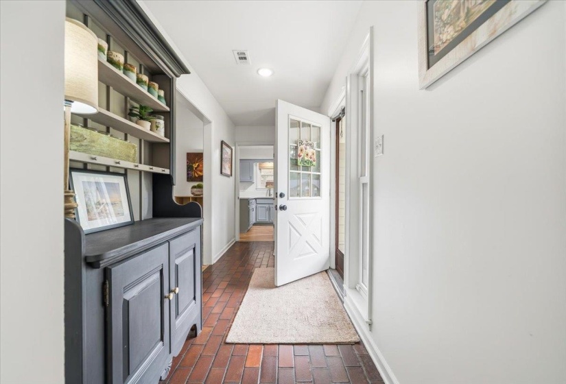 1070 GREENVIEW ROAD RD, Collierville, Tennessee 38017, 3 Bedrooms Bedrooms, 5 Rooms Rooms,2 BathroomsBathrooms,Residential,For Sale,GREENVIEW ROAD,10219948