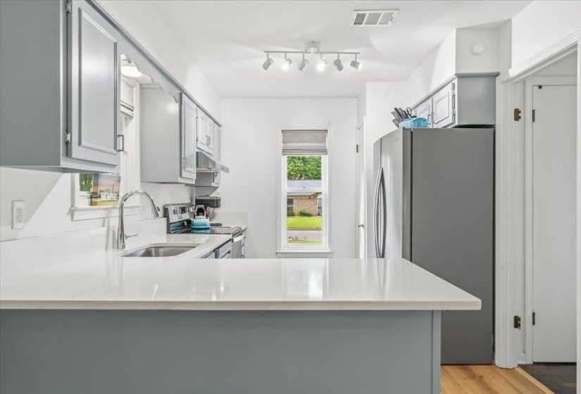 1070 GREENVIEW ROAD RD, Collierville, Tennessee 38017, 3 Bedrooms Bedrooms, 5 Rooms Rooms,2 BathroomsBathrooms,Residential,For Sale,GREENVIEW ROAD,10219948