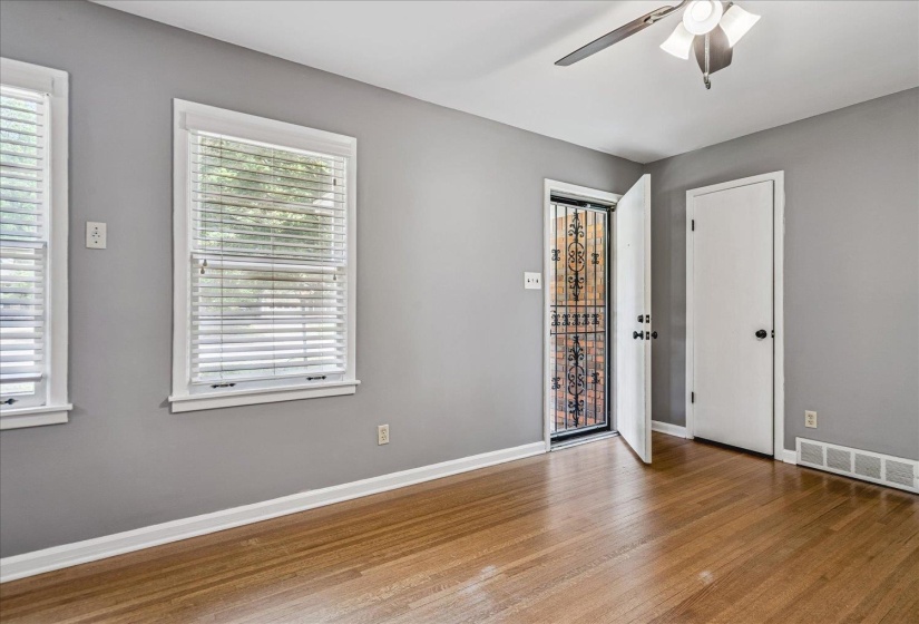 1483 WOODSTON RD, Memphis, Tennessee 38117, 3 Bedrooms Bedrooms, 6 Rooms Rooms,1.1 BathroomsBathrooms,Residential,For Sale,WOODSTON,10219949