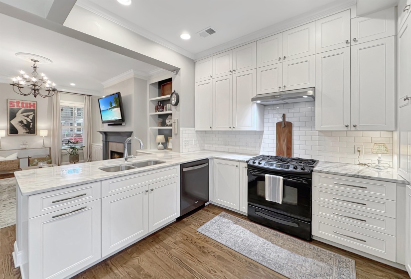 59 CALHOUN AVE, Memphis, Tennessee 38103, 3 Bedrooms Bedrooms, 6 Rooms Rooms,2.1 BathroomsBathrooms,Residential,For Sale,CALHOUN,10219952