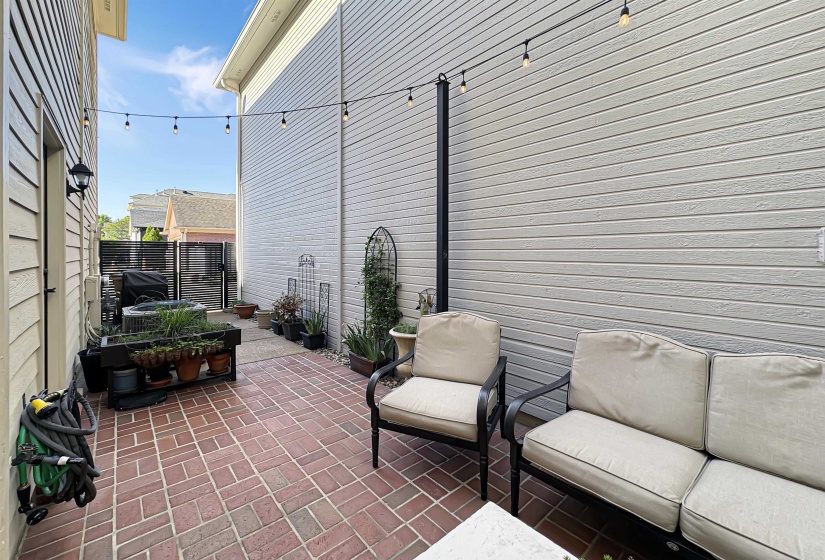 59 CALHOUN AVE, Memphis, Tennessee 38103, 3 Bedrooms Bedrooms, 6 Rooms Rooms,2.1 BathroomsBathrooms,Residential,For Sale,CALHOUN,10219952