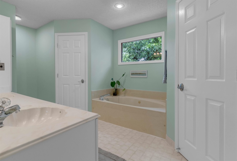 8871 WOODMARK DR, Cordova, Tennessee 38018, 3 Bedrooms Bedrooms, 7 Rooms Rooms,2.1 BathroomsBathrooms,Residential,For Sale,WOODMARK,10219957