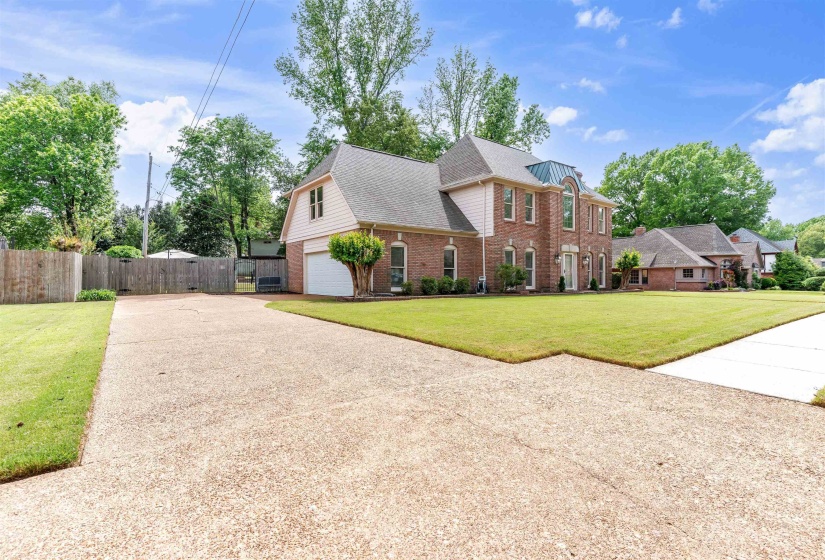 8871 WOODMARK DR, Cordova, Tennessee 38018, 3 Bedrooms Bedrooms, 7 Rooms Rooms,2.1 BathroomsBathrooms,Residential,For Sale,WOODMARK,10219957