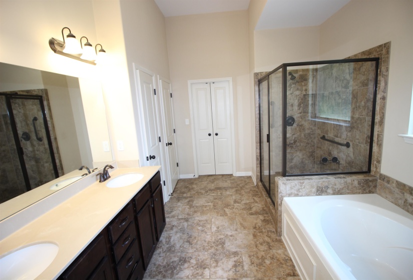 4553 CRADDLE HILL DR, Bartlett, Tennessee 38002, 4 Bedrooms Bedrooms, 9 Rooms Rooms,3 BathroomsBathrooms,Residential,For Sale,CRADDLE HILL,10219958