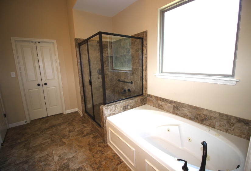 4553 CRADDLE HILL DR, Bartlett, Tennessee 38002, 4 Bedrooms Bedrooms, 9 Rooms Rooms,3 BathroomsBathrooms,Residential,For Sale,CRADDLE HILL,10219958