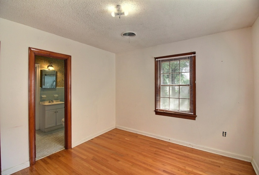 487 CENTER ST, Collierville, Tennessee 38017, 3 Bedrooms Bedrooms, 6 Rooms Rooms,2 BathroomsBathrooms,Residential,For Sale,CENTER,10209966