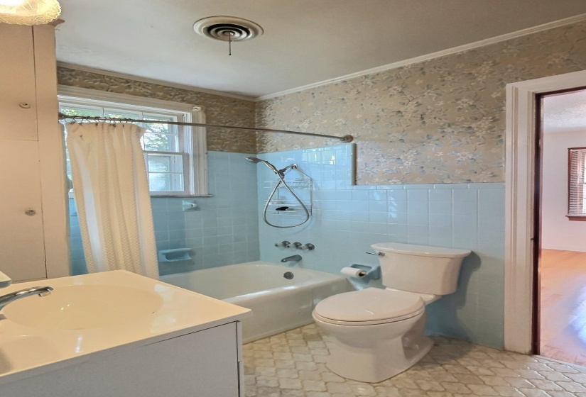 487 CENTER ST, Collierville, Tennessee 38017, 3 Bedrooms Bedrooms, 6 Rooms Rooms,2 BathroomsBathrooms,Residential,For Sale,CENTER,10209966