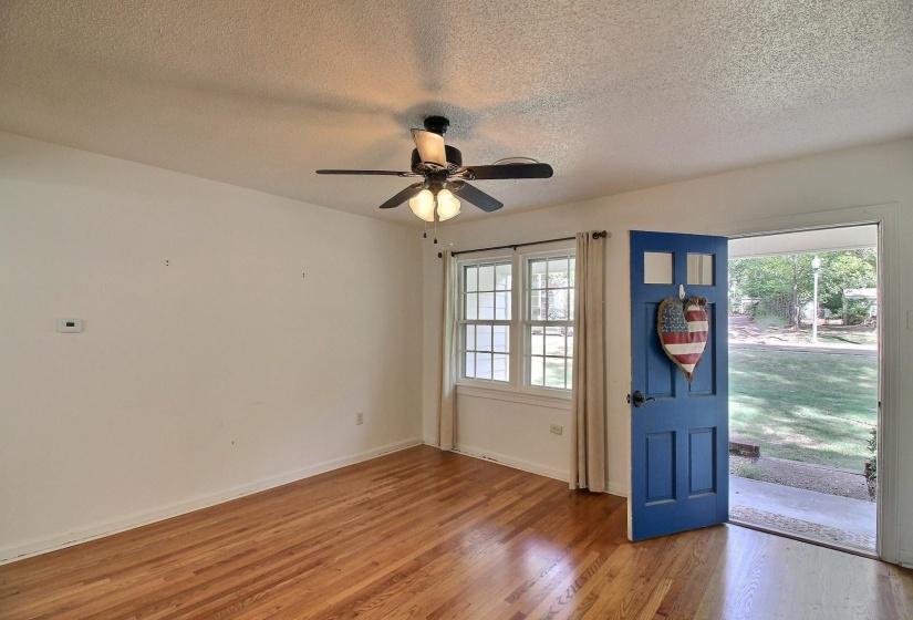 487 CENTER ST, Collierville, Tennessee 38017, 3 Bedrooms Bedrooms, 6 Rooms Rooms,2 BathroomsBathrooms,Residential,For Sale,CENTER,10209966