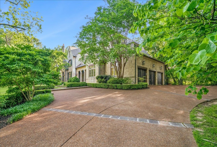 Expansive aggregate driveway with stone banding