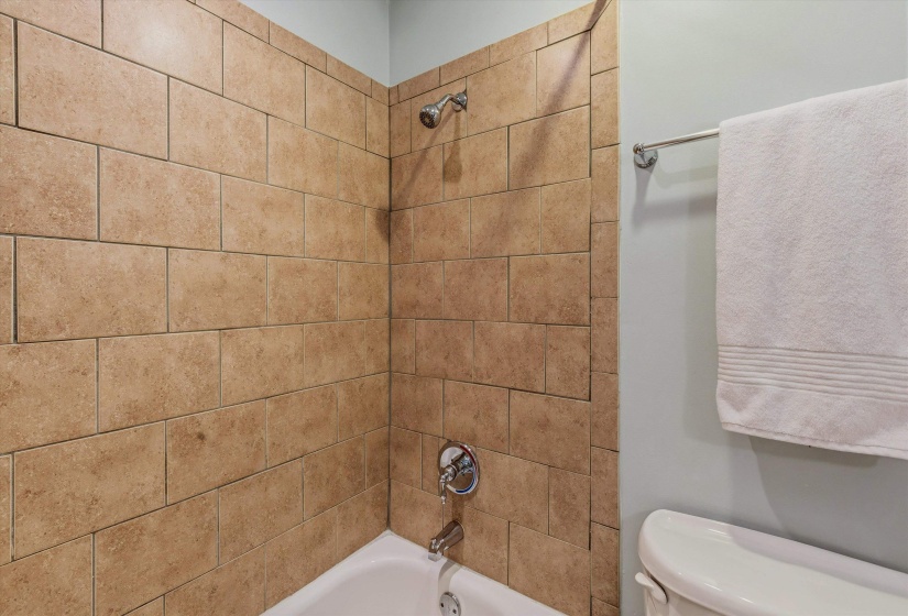 1822 DRAGONFLY CV, Germantown, Tennessee 38138, 2 Bedrooms Bedrooms, 5 Rooms Rooms,2.1 BathroomsBathrooms,Residential,For Sale,DRAGONFLY,10219965