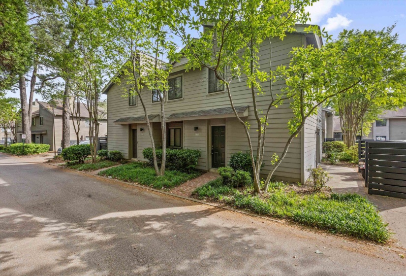 1822 DRAGONFLY CV, Germantown, Tennessee 38138, 2 Bedrooms Bedrooms, 5 Rooms Rooms,2.1 BathroomsBathrooms,Residential,For Sale,DRAGONFLY,10219965