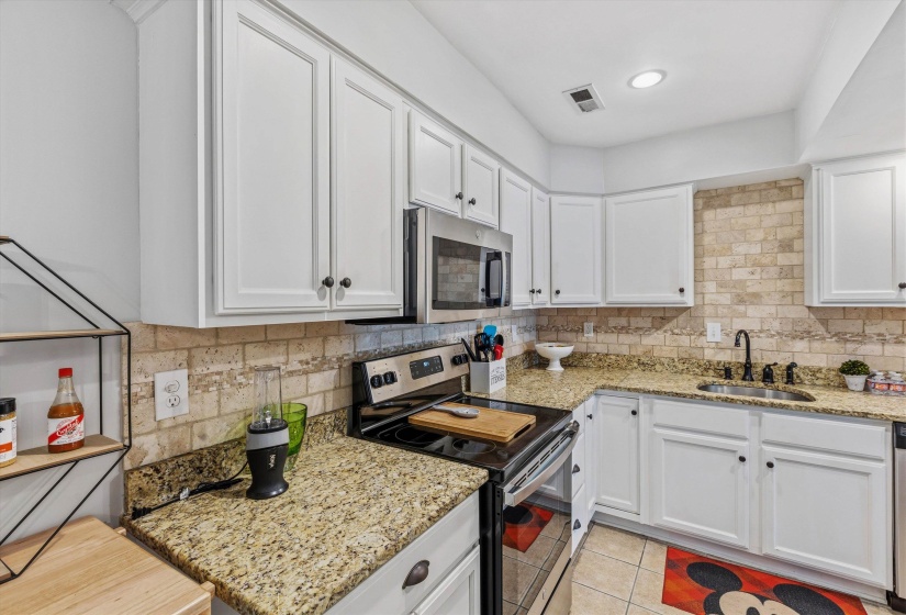 1822 DRAGONFLY CV, Germantown, Tennessee 38138, 2 Bedrooms Bedrooms, 5 Rooms Rooms,2.1 BathroomsBathrooms,Residential,For Sale,DRAGONFLY,10219965