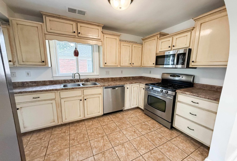 355 LUNDEE PL, Memphis, Tennessee 38111, 2 Bedrooms Bedrooms, 5 Rooms Rooms,1 BathroomBathrooms,Residential,For Sale,LUNDEE,10219966