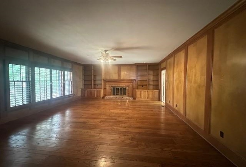 1915 HIDDEN OAKS DR, Germantown, Tennessee 38138, 4 Bedrooms Bedrooms, 10 Rooms Rooms,2.1 BathroomsBathrooms,Residential,For Sale,HIDDEN OAKS,10219967
