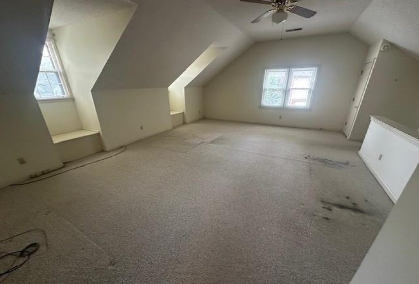 1915 HIDDEN OAKS DR, Germantown, Tennessee 38138, 4 Bedrooms Bedrooms, 10 Rooms Rooms,2.1 BathroomsBathrooms,Residential,For Sale,HIDDEN OAKS,10219967