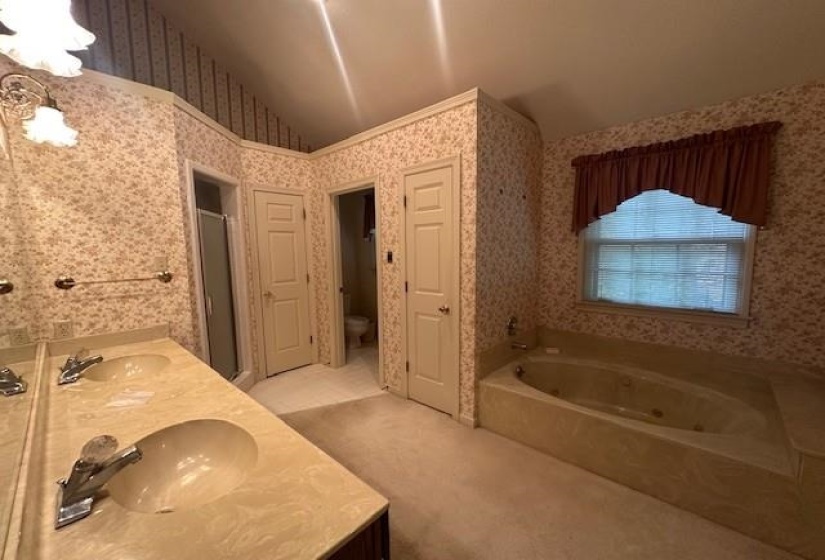 1915 HIDDEN OAKS DR, Germantown, Tennessee 38138, 4 Bedrooms Bedrooms, 10 Rooms Rooms,2.1 BathroomsBathrooms,Residential,For Sale,HIDDEN OAKS,10219967