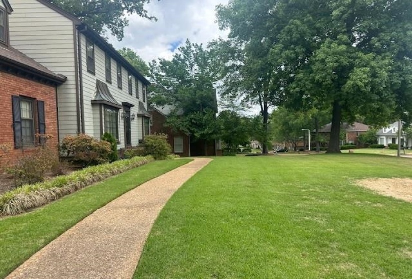 1915 HIDDEN OAKS DR, Germantown, Tennessee 38138, 4 Bedrooms Bedrooms, 10 Rooms Rooms,2.1 BathroomsBathrooms,Residential,For Sale,HIDDEN OAKS,10219967