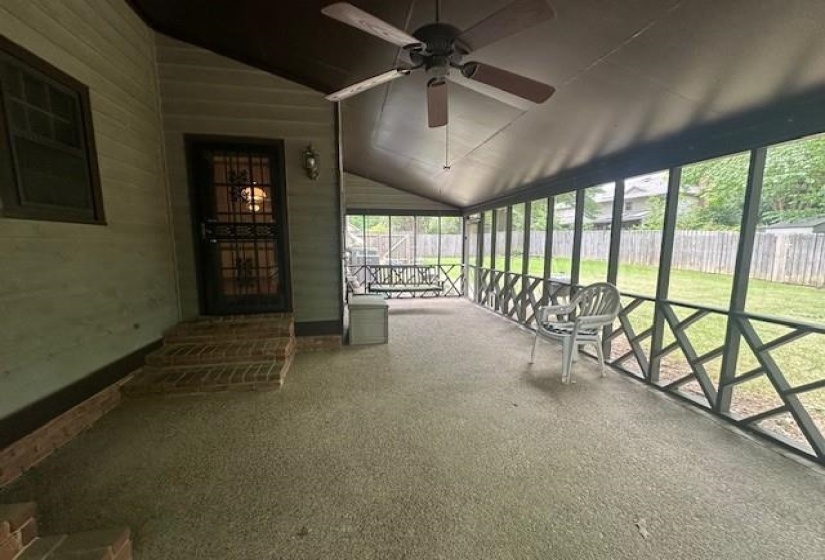 1915 HIDDEN OAKS DR, Germantown, Tennessee 38138, 4 Bedrooms Bedrooms, 10 Rooms Rooms,2.1 BathroomsBathrooms,Residential,For Sale,HIDDEN OAKS,10219967