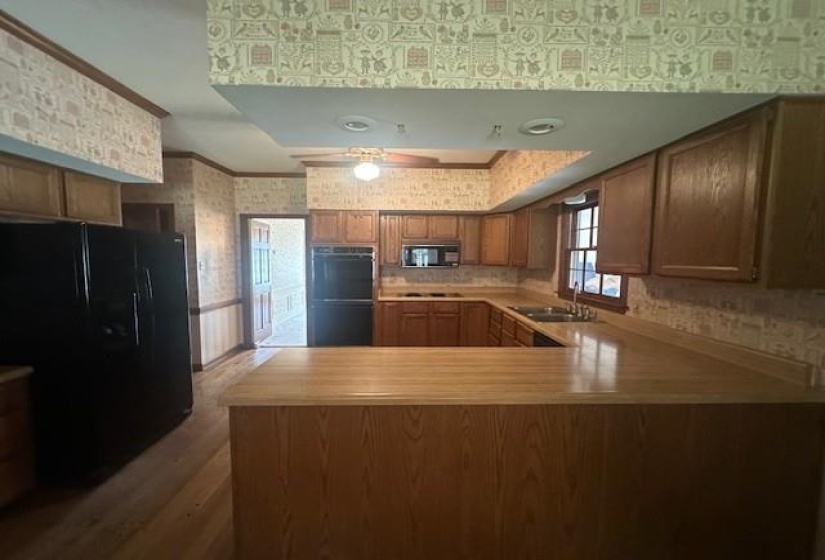 1915 HIDDEN OAKS DR, Germantown, Tennessee 38138, 4 Bedrooms Bedrooms, 10 Rooms Rooms,2.1 BathroomsBathrooms,Residential,For Sale,HIDDEN OAKS,10219967