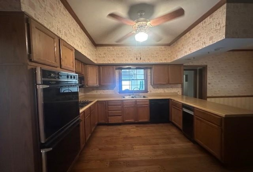 1915 HIDDEN OAKS DR, Germantown, Tennessee 38138, 4 Bedrooms Bedrooms, 10 Rooms Rooms,2.1 BathroomsBathrooms,Residential,For Sale,HIDDEN OAKS,10219967
