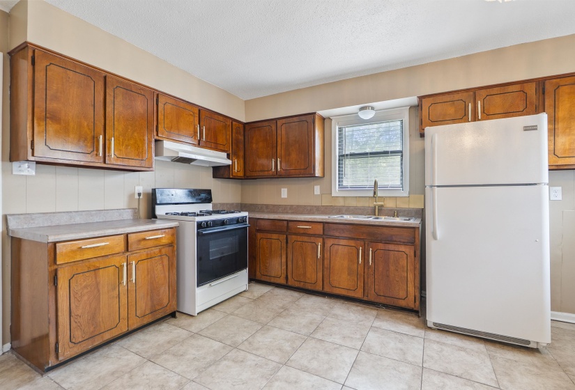 4445 DON ST, Memphis, Tennessee 38109, 3 Bedrooms Bedrooms, 7 Rooms Rooms,2 BathroomsBathrooms,Residential,For Sale,DON,10219972