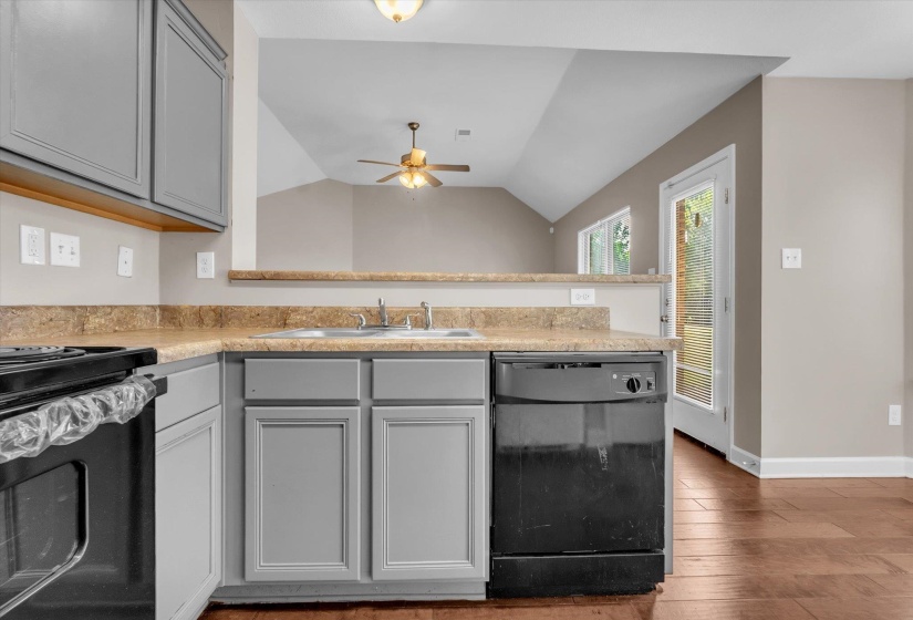 3960 SHAE PIERCE DR, Southaven, Mississippi 38671-8905, 3 Bedrooms Bedrooms, 5 Rooms Rooms,2 BathroomsBathrooms,Residential,For Sale,SHAE PIERCE,10219974