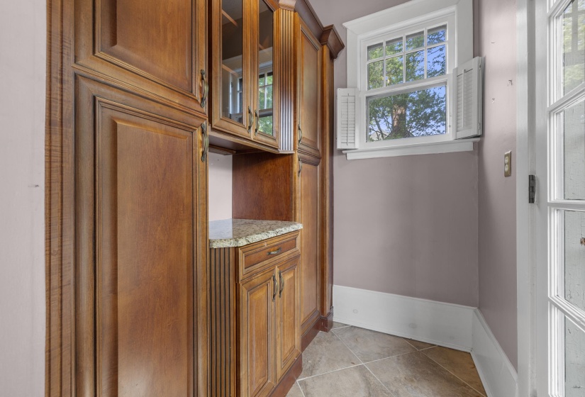 212 FLORENCE AVE, Memphis, Tennessee 38104, 2 Bedrooms Bedrooms, 6 Rooms Rooms,2 BathroomsBathrooms,Residential,For Sale,FLORENCE,10219976