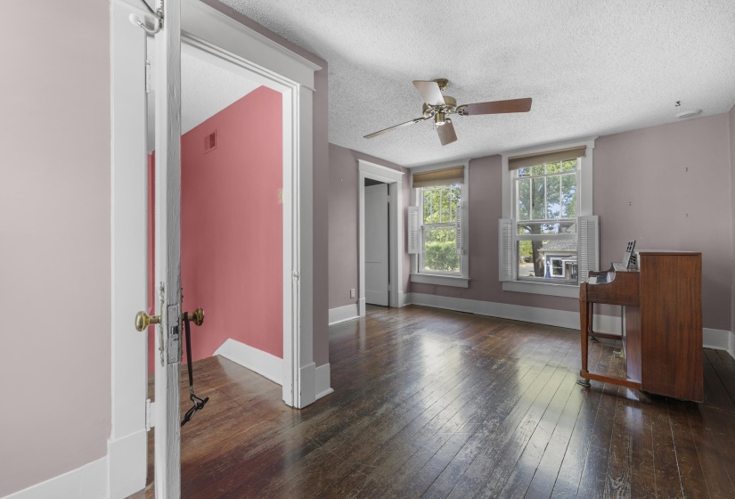 212 FLORENCE AVE, Memphis, Tennessee 38104, 2 Bedrooms Bedrooms, 6 Rooms Rooms,2 BathroomsBathrooms,Residential,For Sale,FLORENCE,10219976