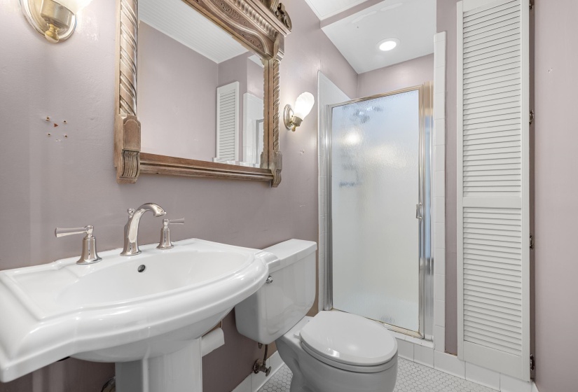 212 FLORENCE AVE, Memphis, Tennessee 38104, 2 Bedrooms Bedrooms, 6 Rooms Rooms,2 BathroomsBathrooms,Residential,For Sale,FLORENCE,10219976