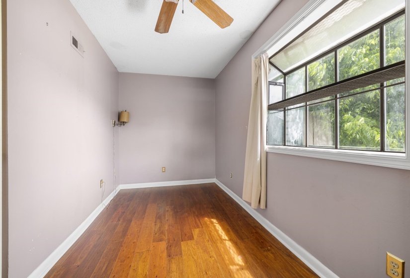 212 FLORENCE AVE, Memphis, Tennessee 38104, 2 Bedrooms Bedrooms, 6 Rooms Rooms,2 BathroomsBathrooms,Residential,For Sale,FLORENCE,10219976