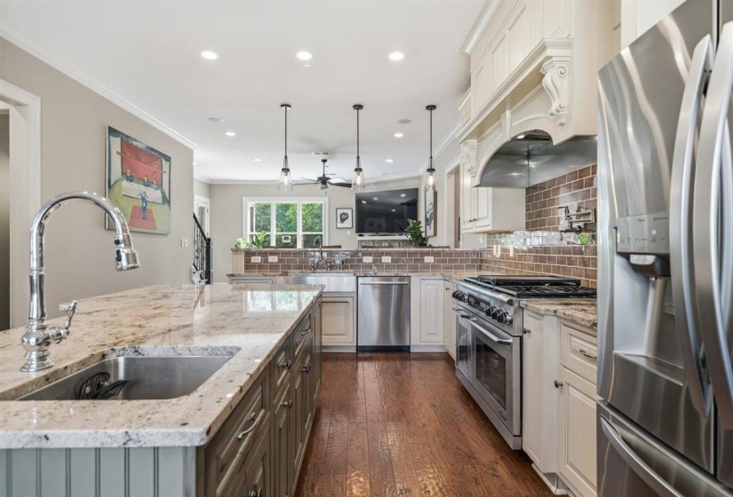 8995 TELLURIDE CV, Germantown, Tennessee 38138, 6 Bedrooms Bedrooms, 13 Rooms Rooms,4.1 BathroomsBathrooms,Residential,For Sale,TELLURIDE,10219991