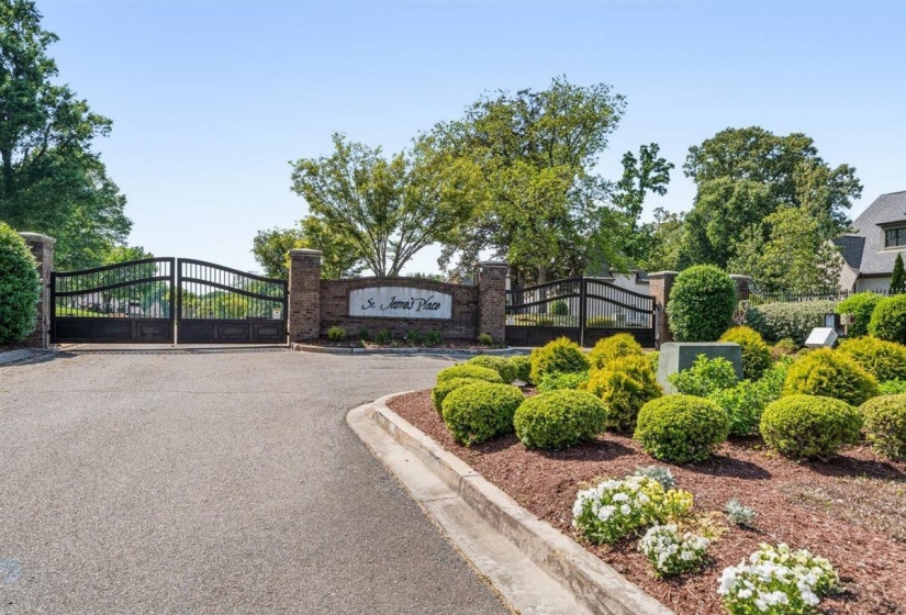 8995 TELLURIDE CV, Germantown, Tennessee 38138, 6 Bedrooms Bedrooms, 13 Rooms Rooms,4.1 BathroomsBathrooms,Residential,For Sale,TELLURIDE,10219991