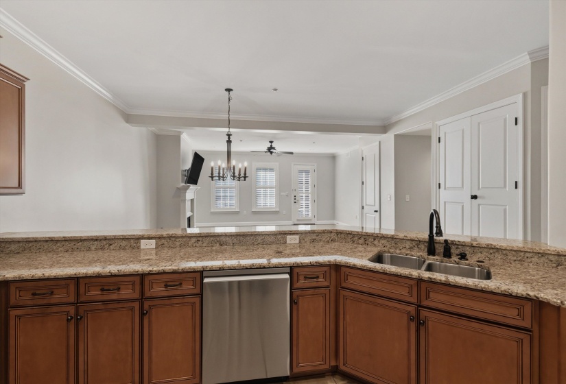 65 PONTOTOC AVE, Memphis, Tennessee 38103, 2 Bedrooms Bedrooms, 5 Rooms Rooms,2.1 BathroomsBathrooms,Residential,For Sale,PONTOTOC,10219995