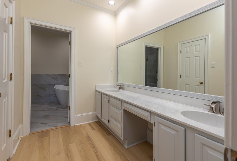 4745 AYNSLEY DR, Memphis, Tennessee 38117, 3 Bedrooms Bedrooms, 6 Rooms Rooms,3.1 BathroomsBathrooms,Residential,For Sale,AYNSLEY,10219998