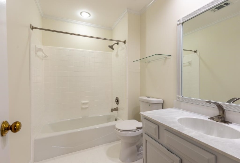 4745 AYNSLEY DR, Memphis, Tennessee 38117, 3 Bedrooms Bedrooms, 6 Rooms Rooms,3.1 BathroomsBathrooms,Residential,For Sale,AYNSLEY,10219998